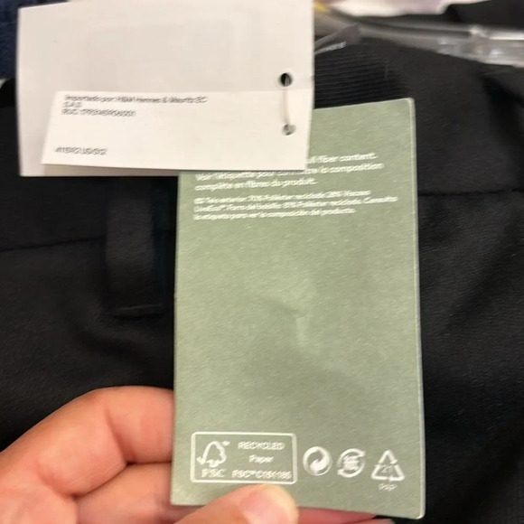 NWT H and M woman's black relaxed fit slacks - Picture 8 of 11